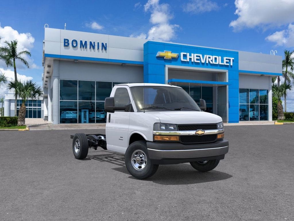2025 Chevrolet Express Cutaway 3500 1WT