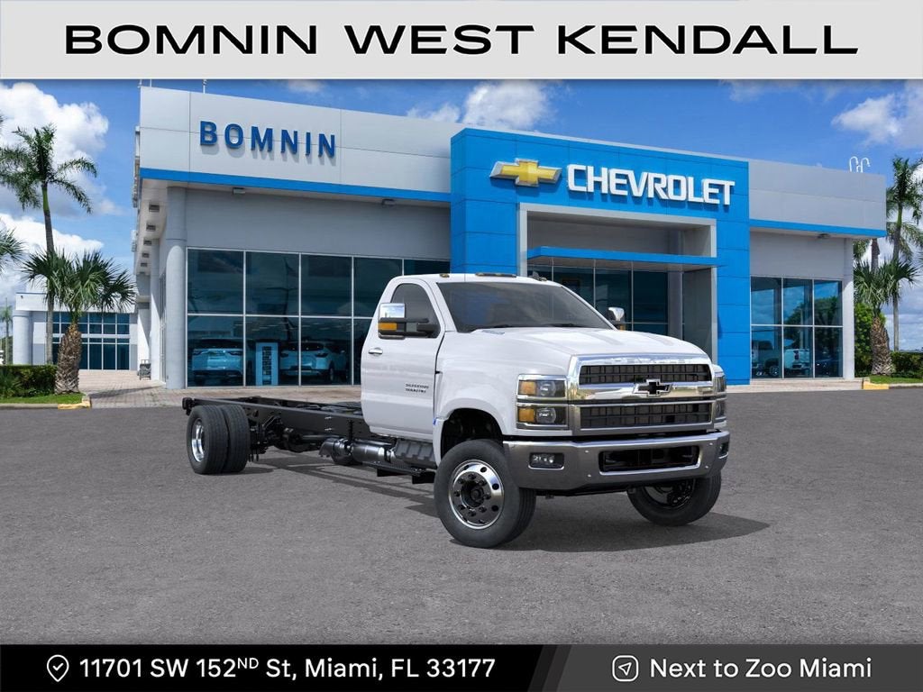 2025 Chevrolet Silverado 6500 HD LT
