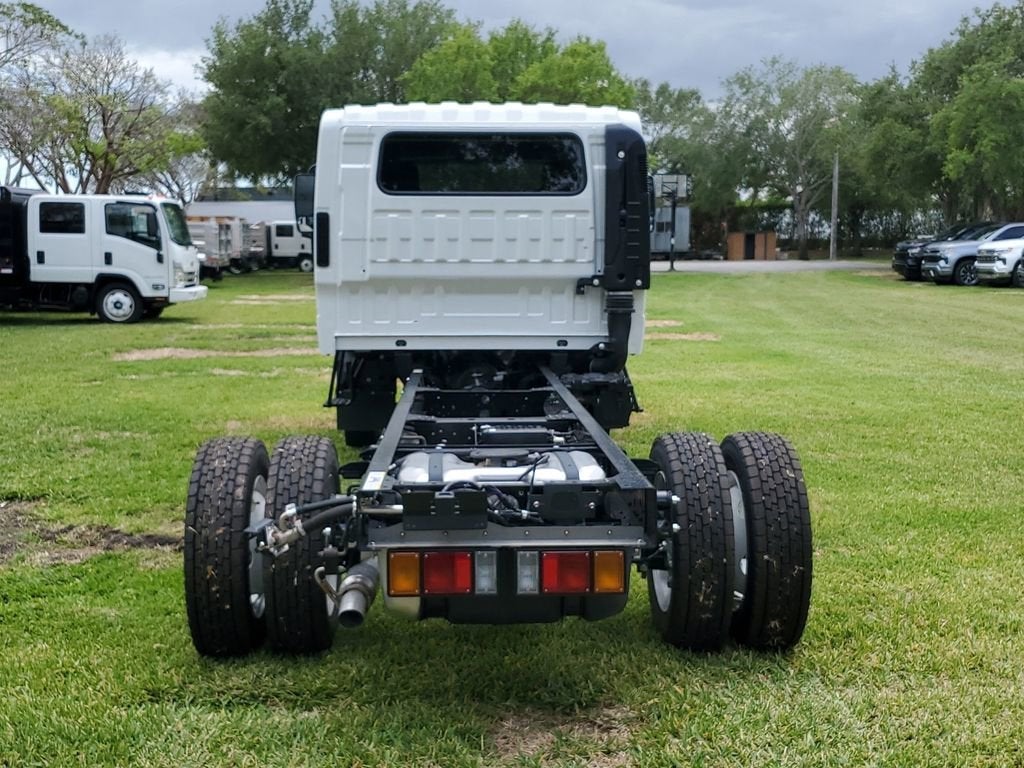 2025 Chevrolet Low Cab Forward 4500 Base