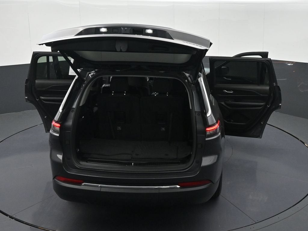 2023 Jeep Grand Cherokee L Laredo 4x4