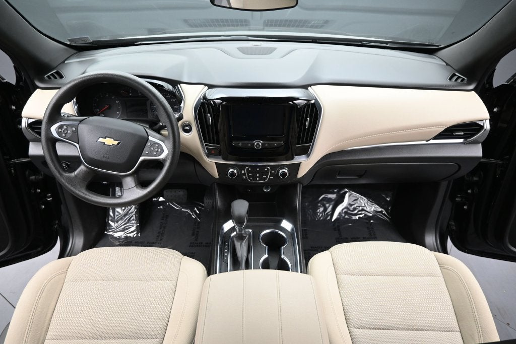 2023 Chevrolet Traverse LS - Photo 17