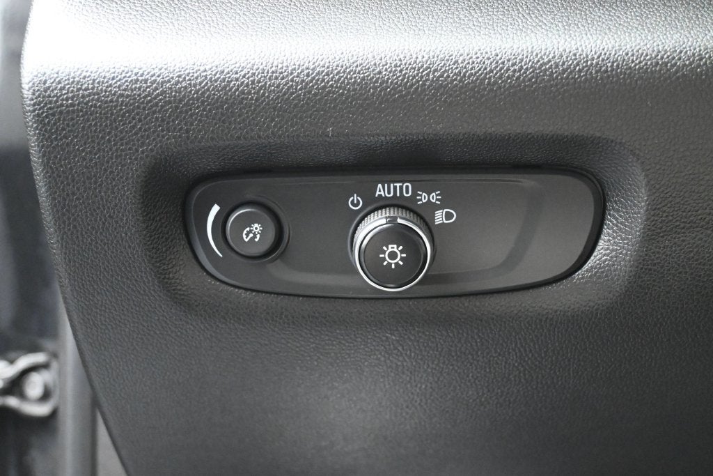 2023 Chevrolet Traverse LS - Photo 18