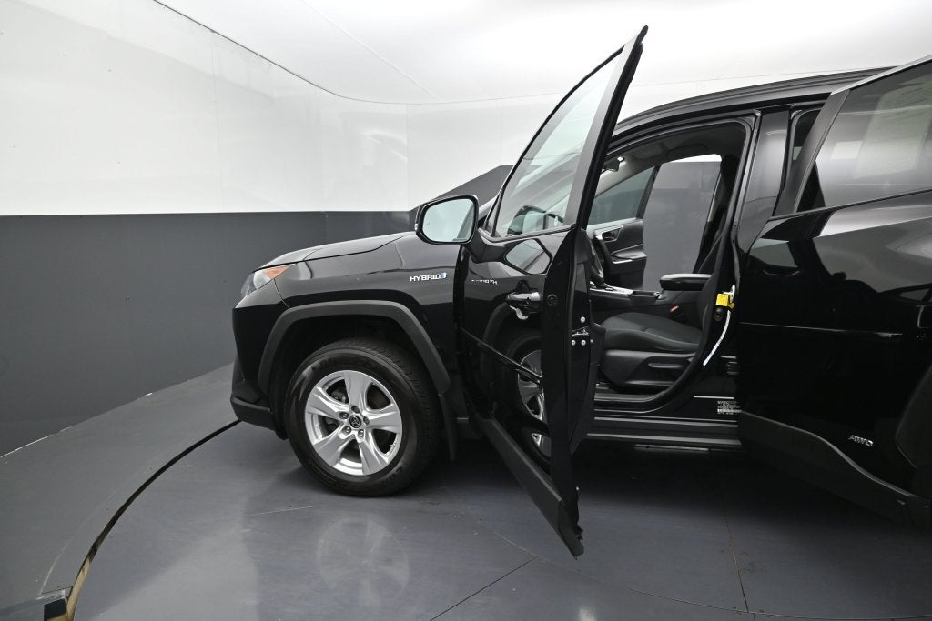 2021 Toyota RAV4 LE - Photo 13