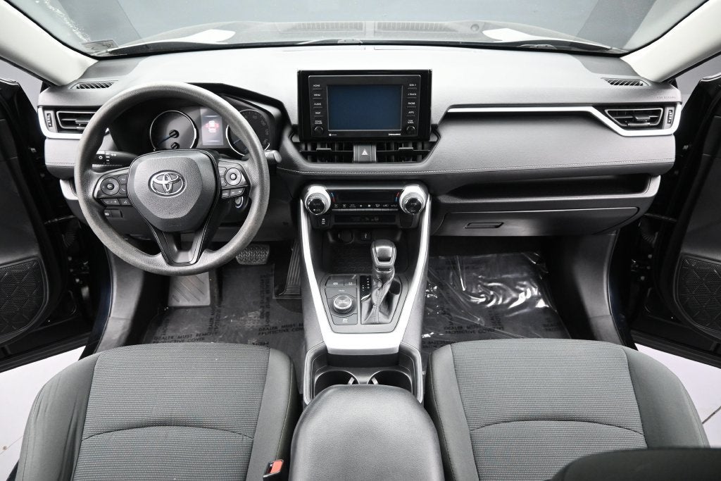 2021 Toyota RAV4 LE - Photo 16