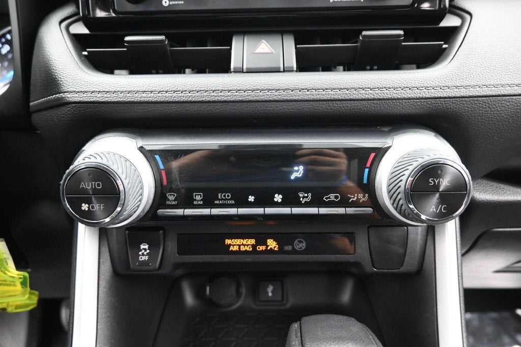 2021 Toyota RAV4 LE - Photo 21