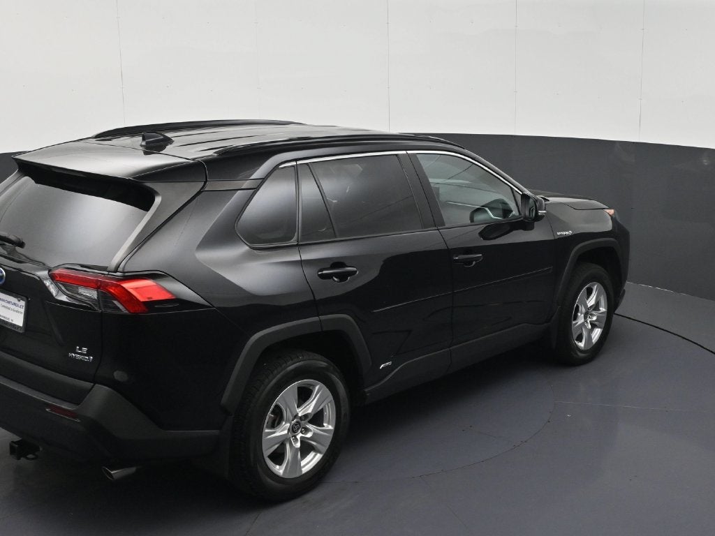 2021 Toyota RAV4 LE - Photo 27