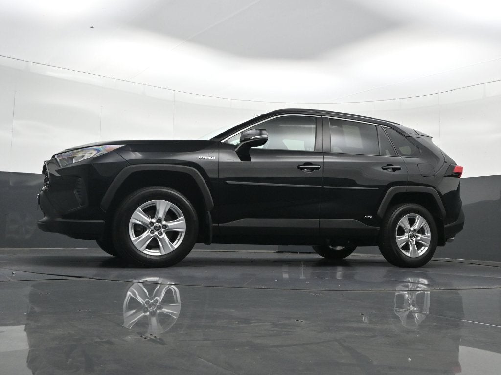 2021 Toyota RAV4 LE - Photo 31