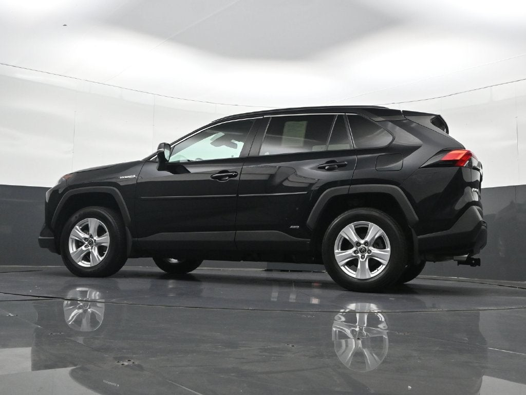 2021 Toyota RAV4 LE - Photo 32