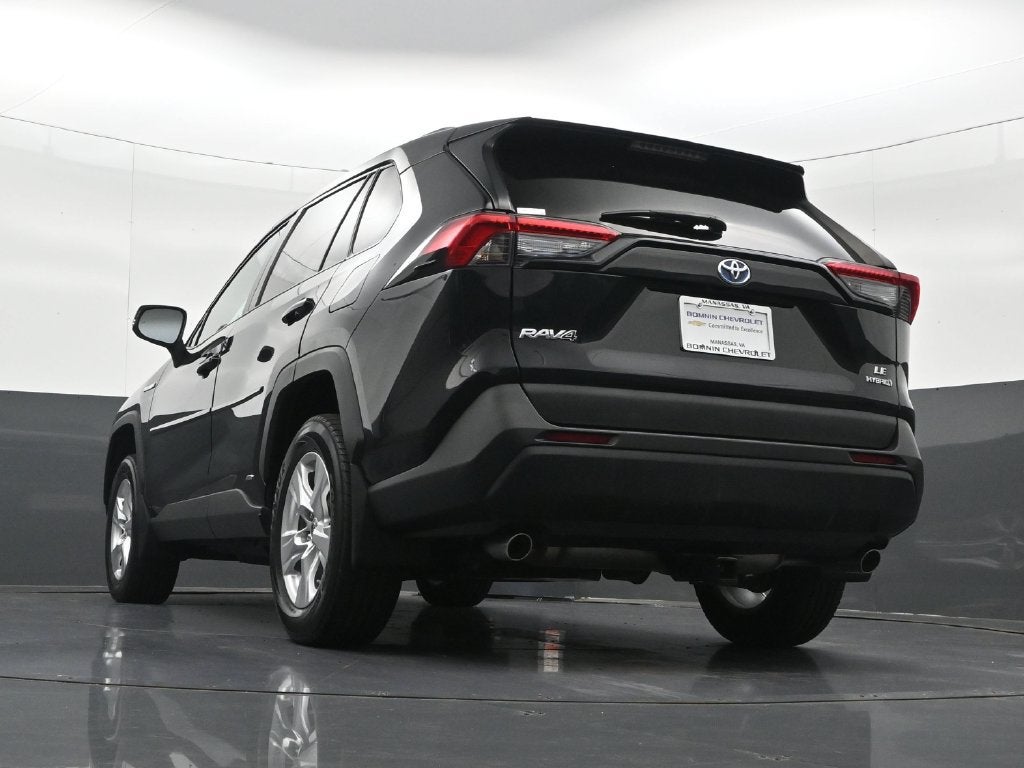 2021 Toyota RAV4 LE - Photo 33