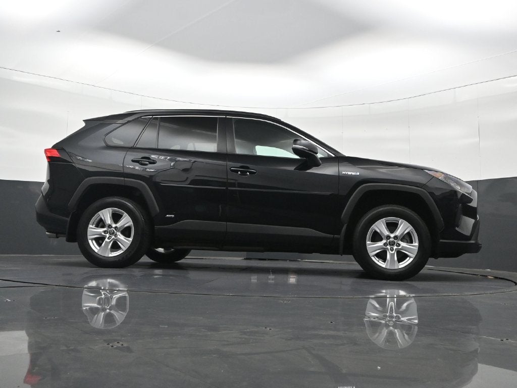 2021 Toyota RAV4 LE - Photo 36