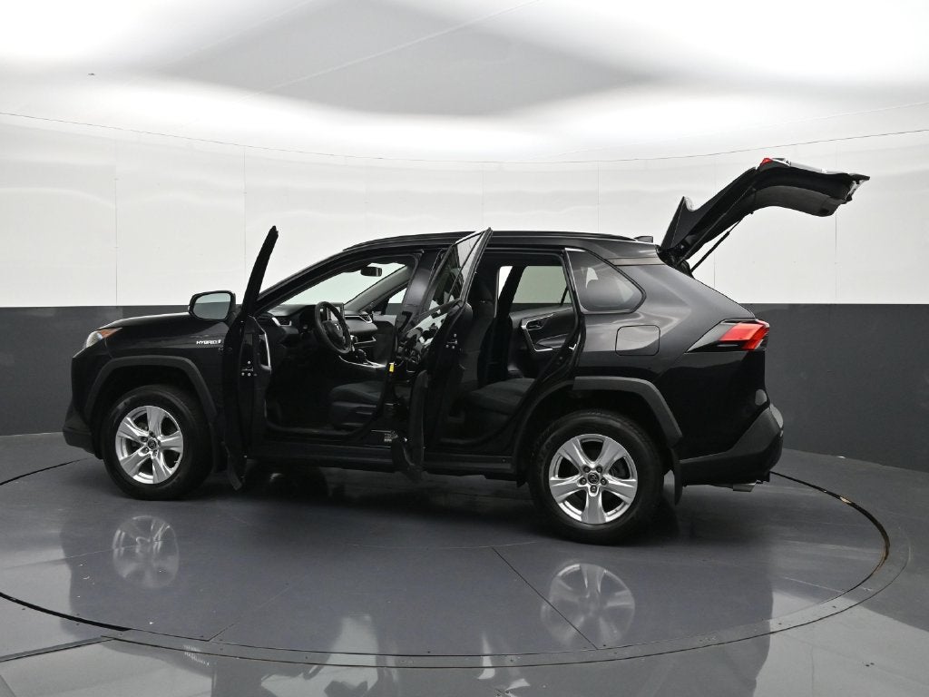 2021 Toyota RAV4 LE - Photo 41