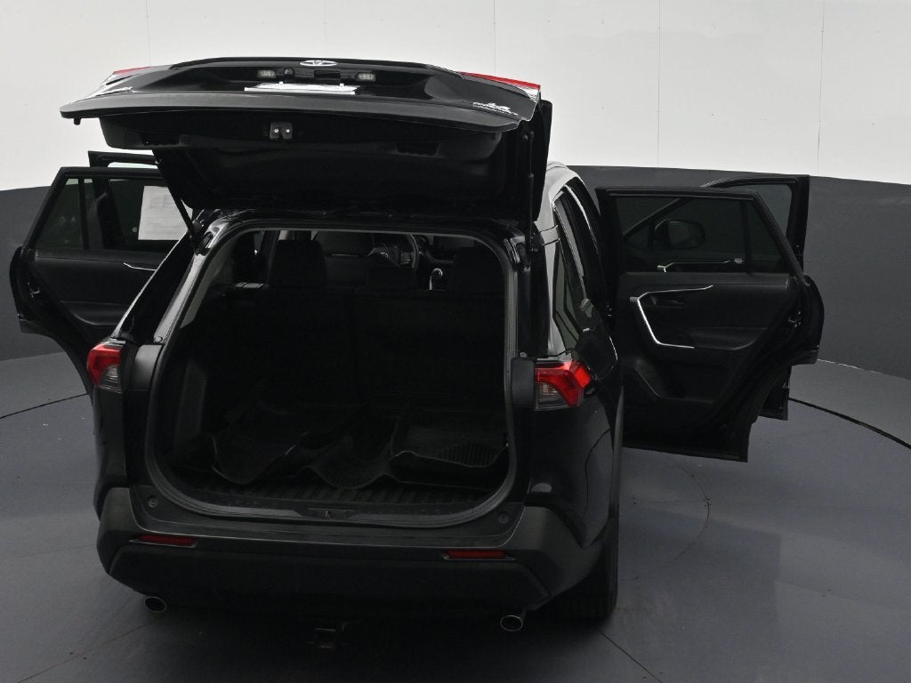 2021 Toyota RAV4 LE - Photo 43