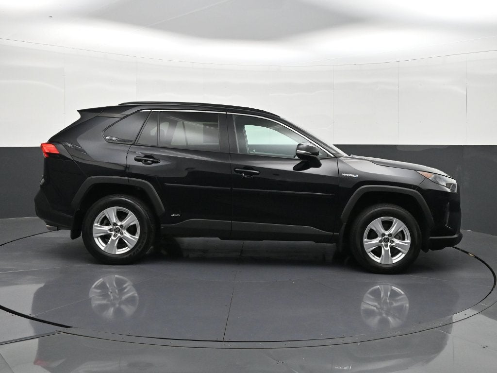 2021 Toyota RAV4 LE - Photo 6