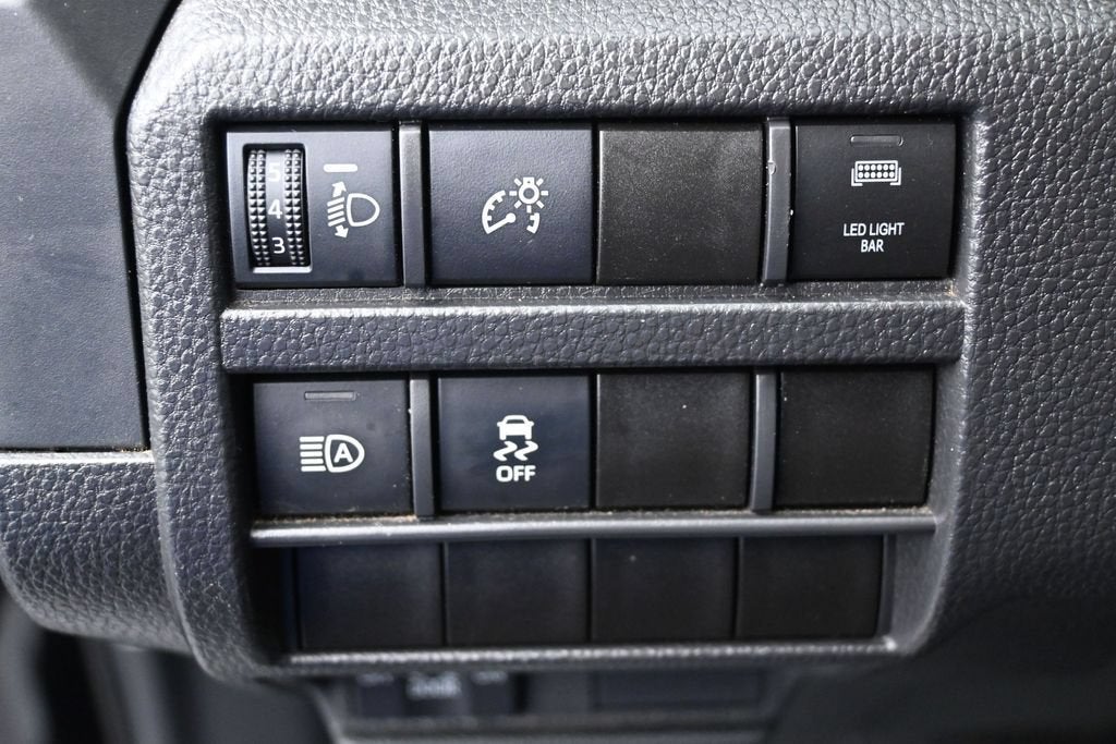 2025 Toyota Tacoma SR - Photo 16