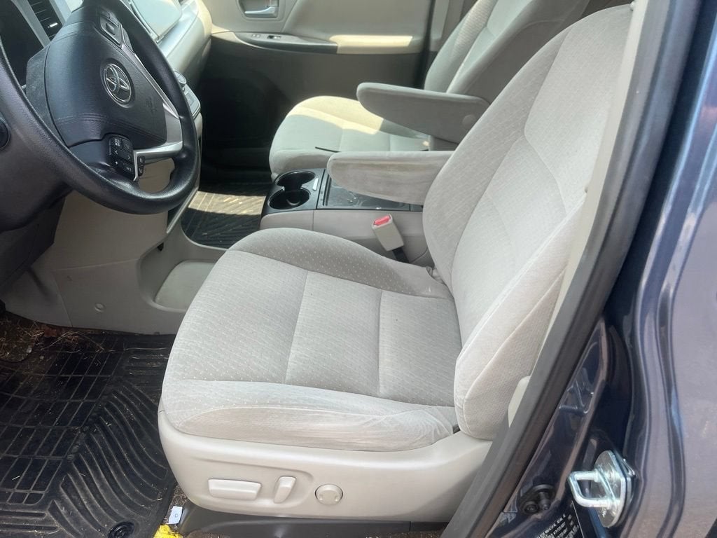 2015 Toyota Sienna LE AAS