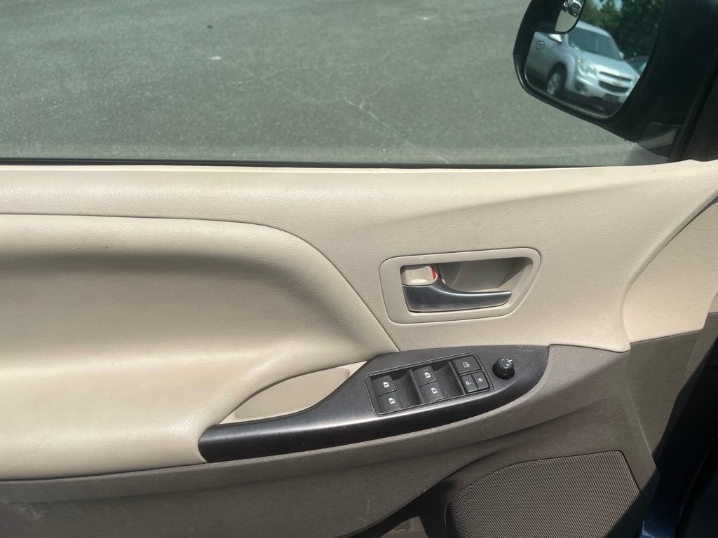 2015 Toyota Sienna LE AAS