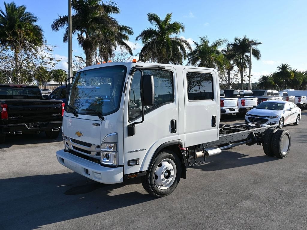 2025 Chevrolet Low Cab Forward 4500 HG Base